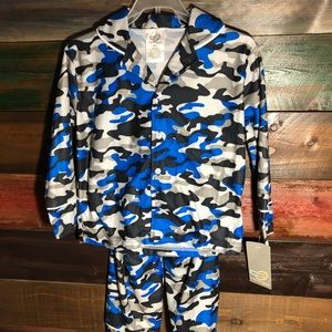Boys Army themed pajama’s; brand new. Size 4/5.